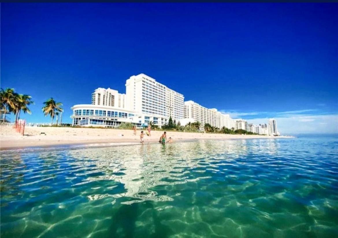 Castle 1118 Studio Bayview Direct Beach Access, Tennis, Pool, Restaurants, Free Parking マイアミビーチ エクステリア 写真
